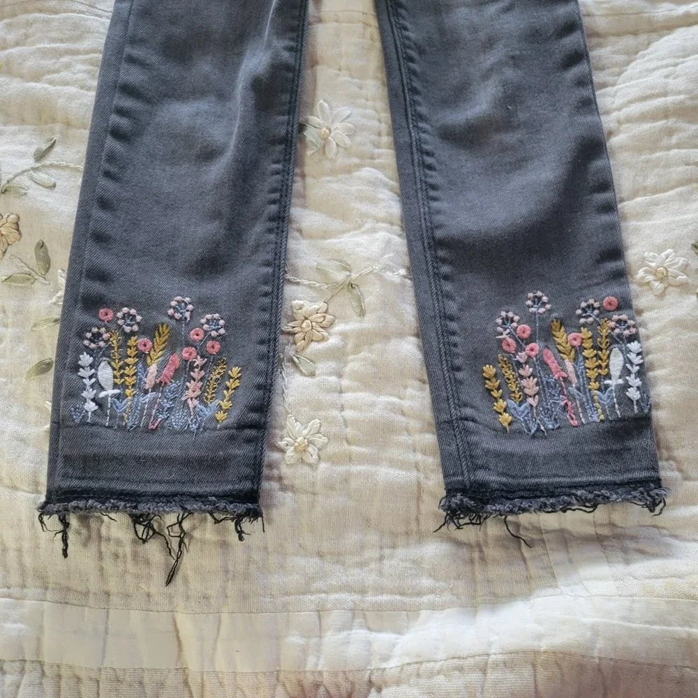 Old Navy Girls Black Strait Leg Jeans With Bo ttom Flower Embroidery Size 3T - Picture 11 of 13